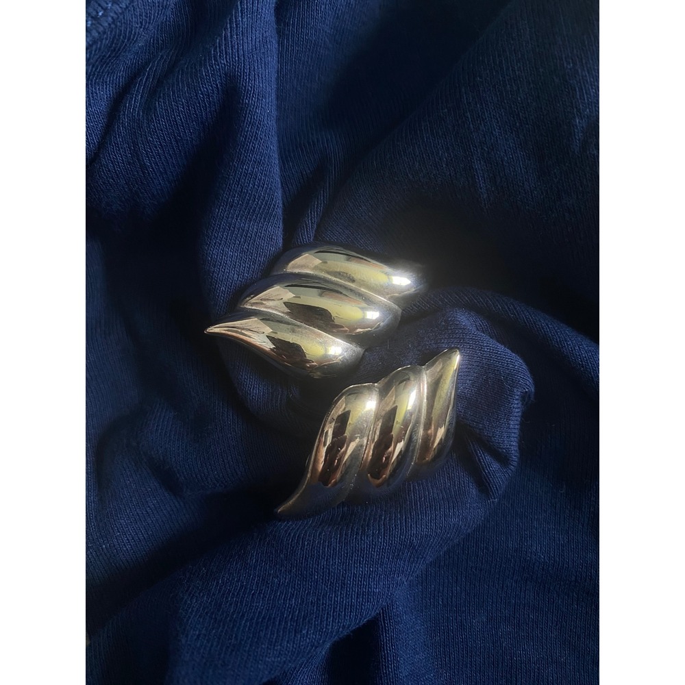 Vintage Trifari Silver Tone Ribb Swirl Clip On Statement Earrings Retro Jewelry